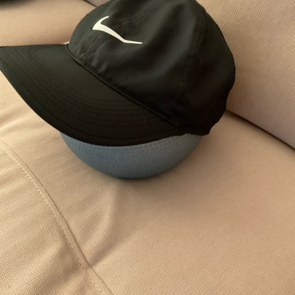 Nike black baseball hat - Picture 2 of 8